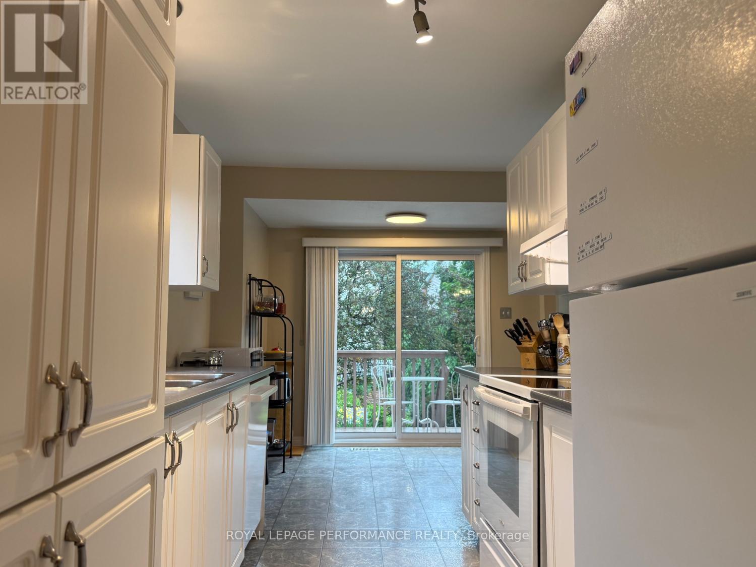 118 Dunbarton Court, Ottawa, Ontario  K1K 4L6 - Photo 9 - X12215423