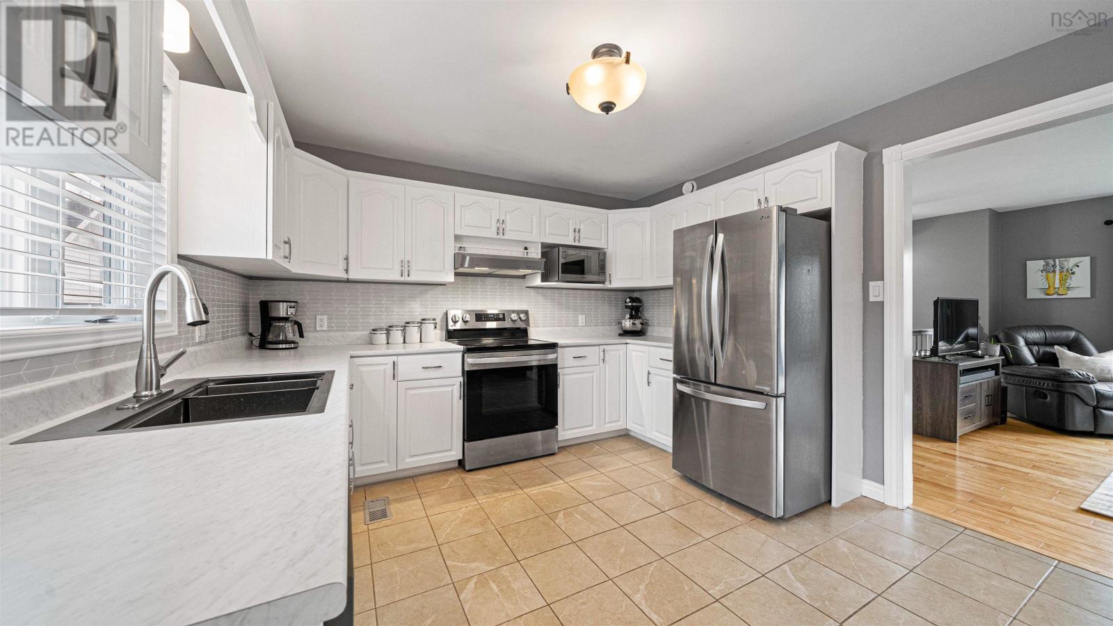 Property at 73 Poplar Drive image 4