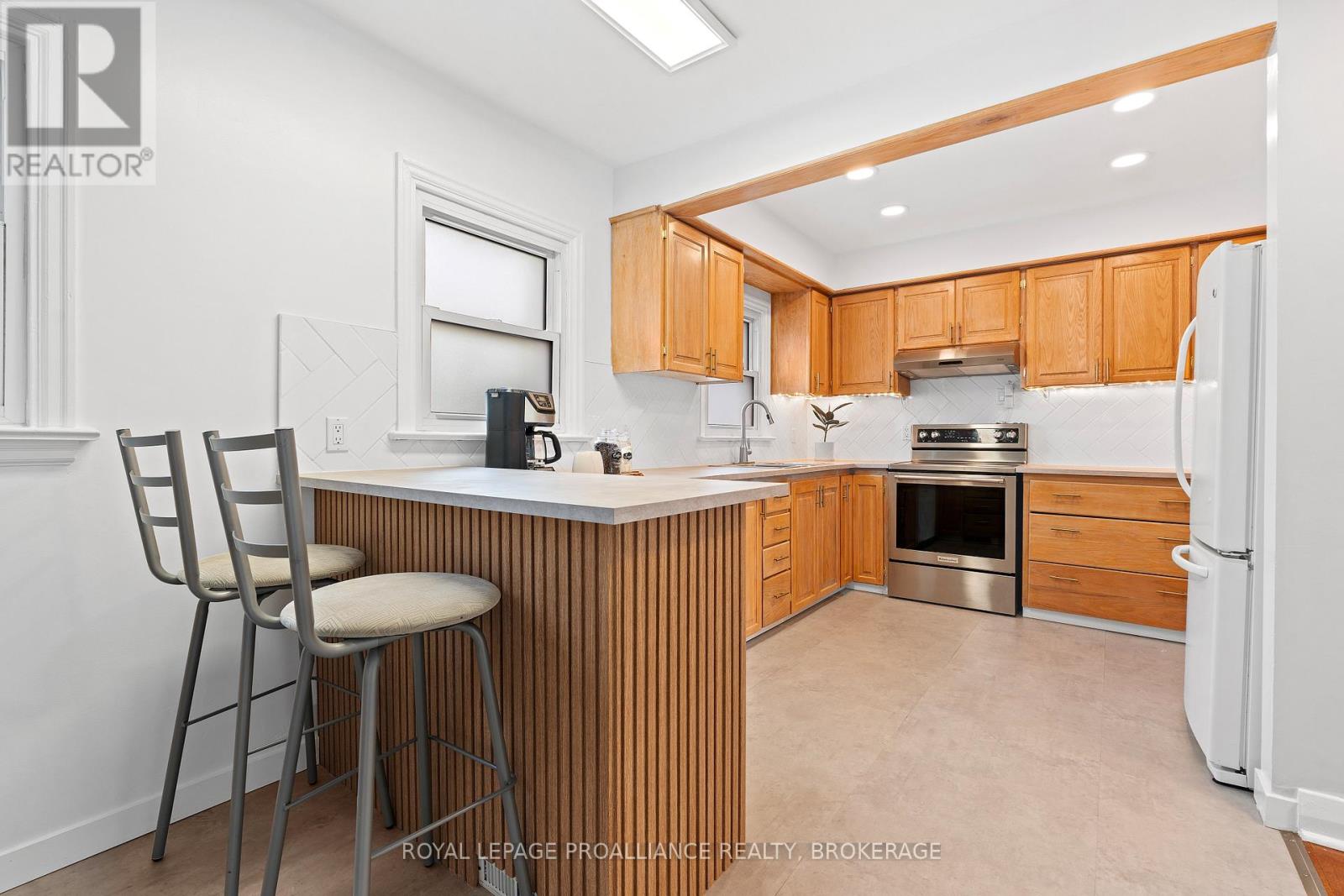 216 Phillips Street, Kingston (West Of Sir John A. Blvd), Ontario  K7M 3A1 - Photo 12 - X12219007