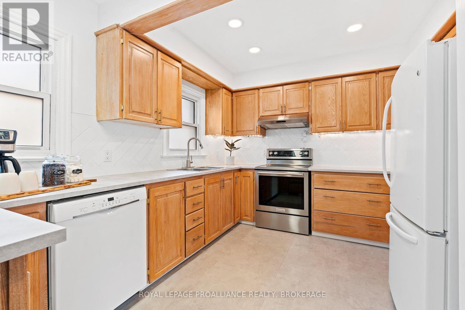 216 Phillips Street, Kingston (West Of Sir John A. Blvd), Ontario  K7M 3A1 - Photo 15 - X12219007