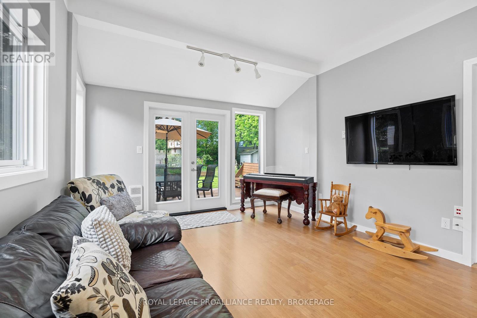 216 Phillips Street, Kingston (West Of Sir John A. Blvd), Ontario  K7M 3A1 - Photo 17 - X12219007