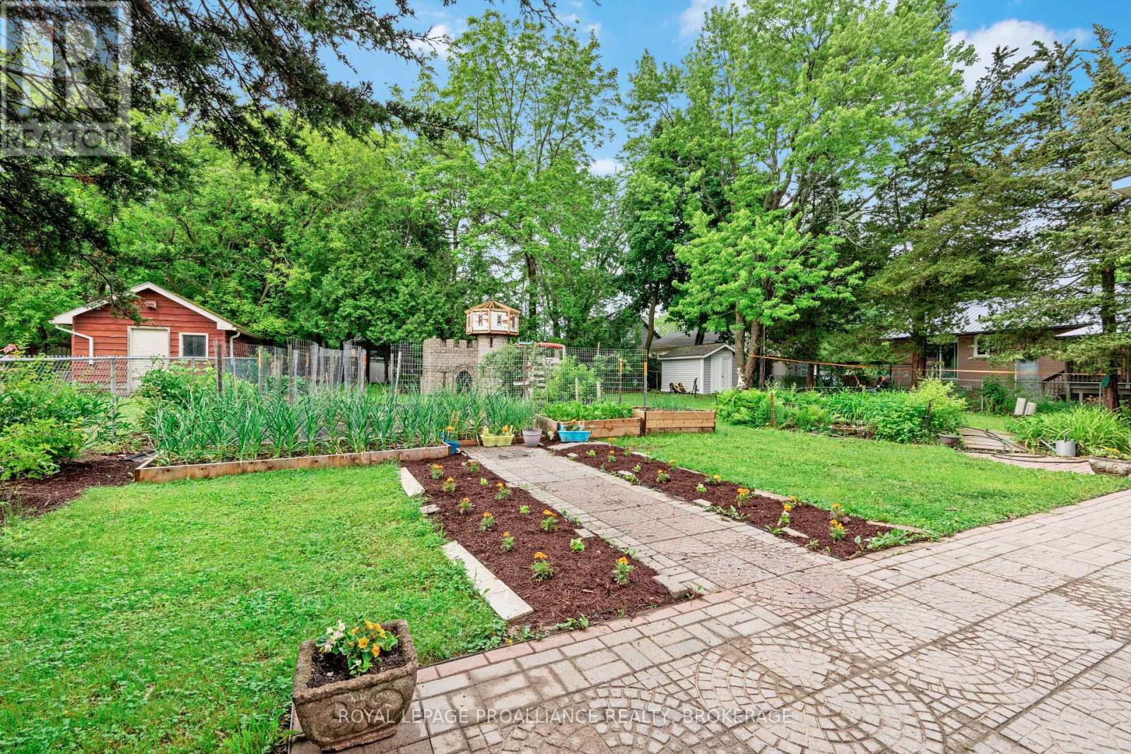 216 Phillips Street, Kingston (West Of Sir John A. Blvd), Ontario  K7M 3A1 - Photo 39 - X12219007