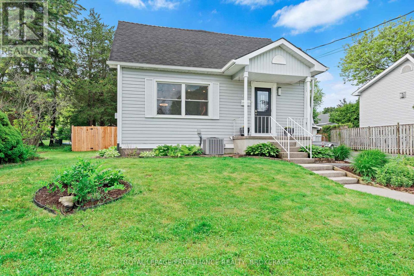 216 Phillips Street, Kingston (West Of Sir John A. Blvd), Ontario  K7M 3A1 - Photo 4 - X12219007