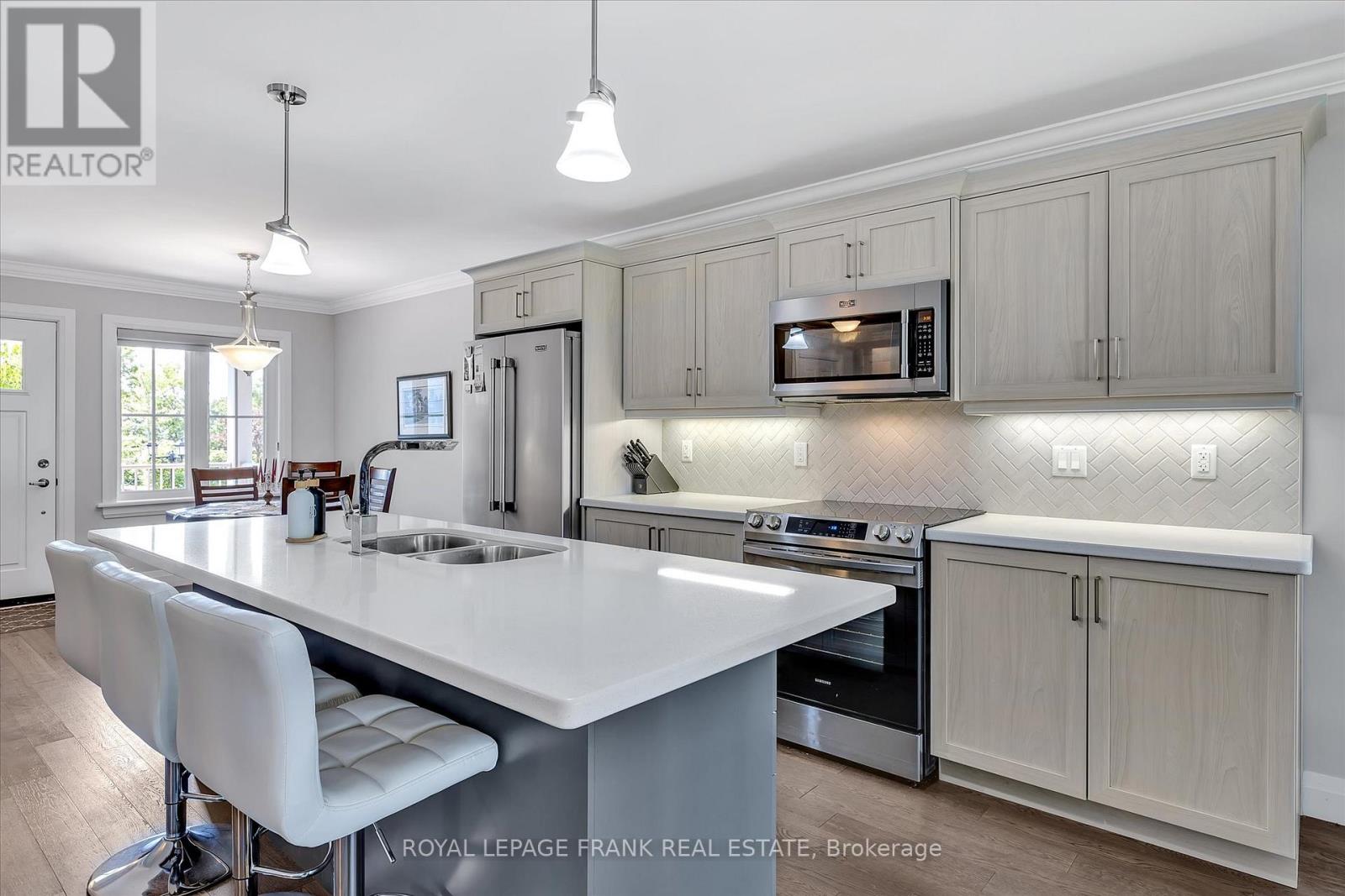 9 Irons Avenue, Selwyn, Ontario K0L 2H0 - Photo 11 - X12219032