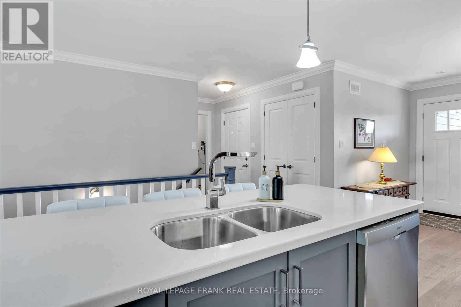 9 Irons Avenue, Selwyn, Ontario K0L 2H0 - Photo 13 - X12219032