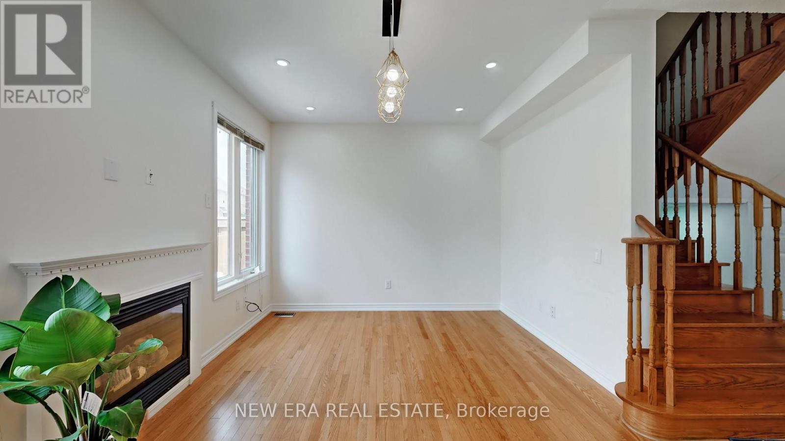 26 Openbay Gardens, Brampton, Ontario  L6R 0V4 - Photo 7 - W12209932