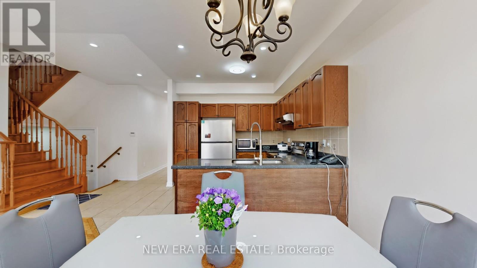 26 Openbay Gardens, Brampton, Ontario  L6R 0V4 - Photo 18 - W12209932