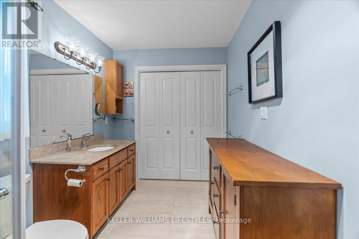 40 Lakeside Circle, Lambton Shores (Grand Bend), Ontario  N0M 1T0 - Photo 21 - X12218887