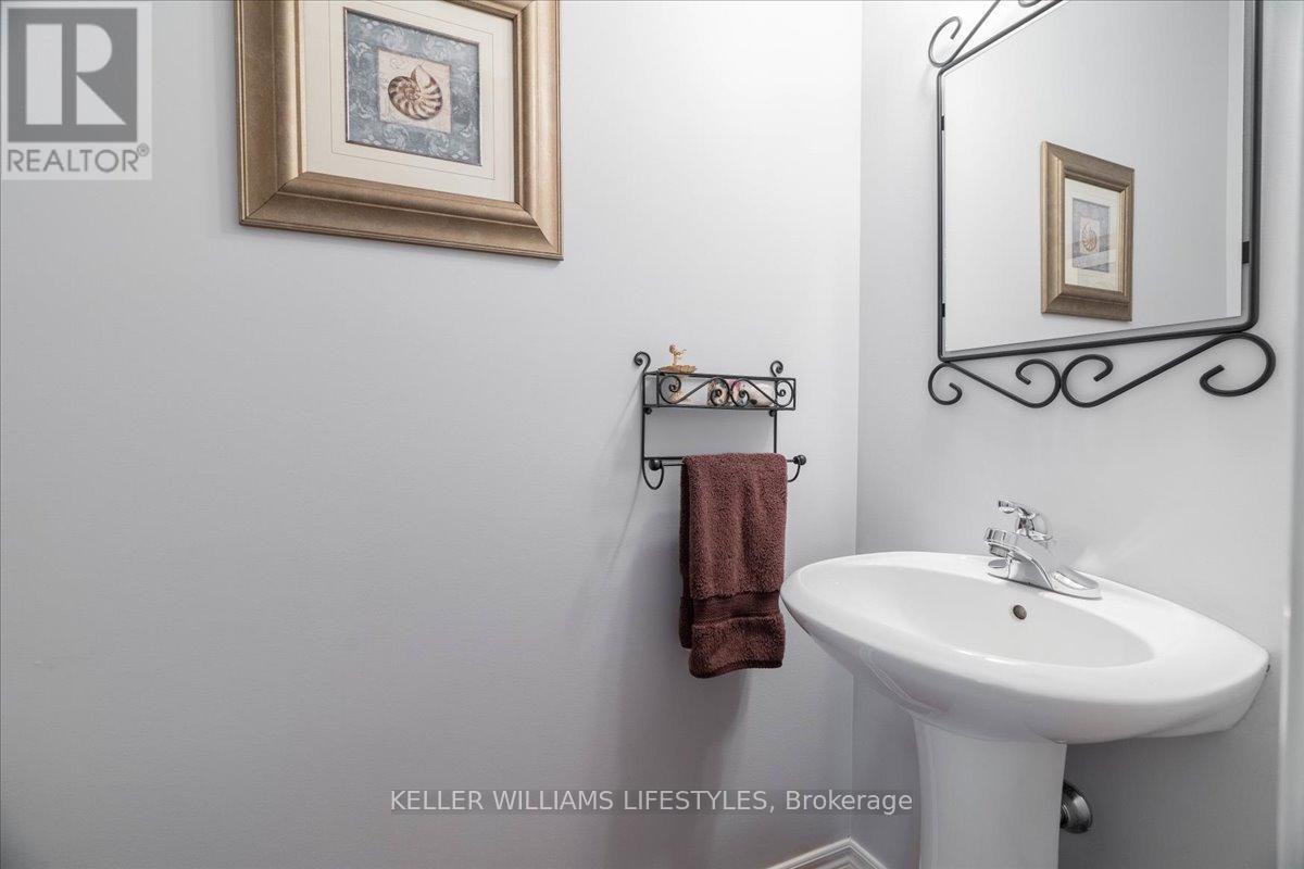 40 Lakeside Circle, Lambton Shores (Grand Bend), Ontario  N0M 1T0 - Photo 24 - X12218887