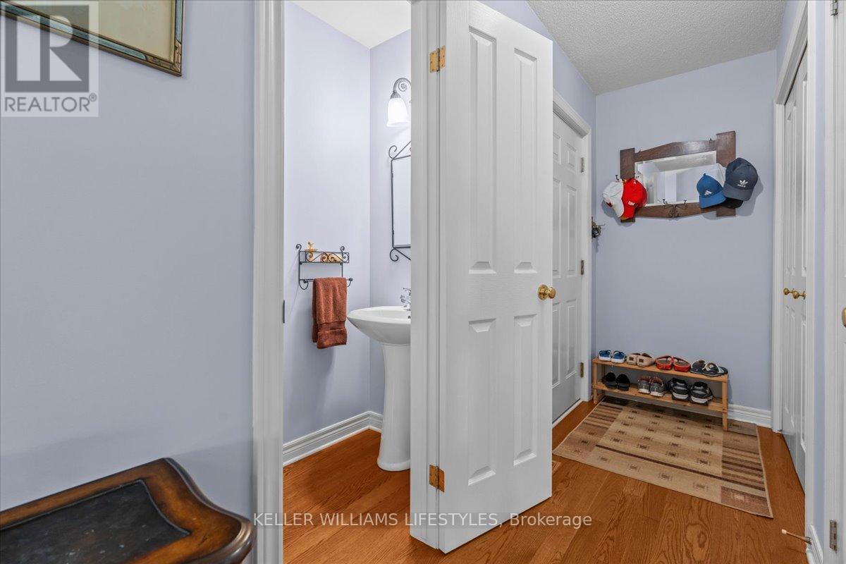 40 Lakeside Circle, Lambton Shores (Grand Bend), Ontario  N0M 1T0 - Photo 26 - X12218887