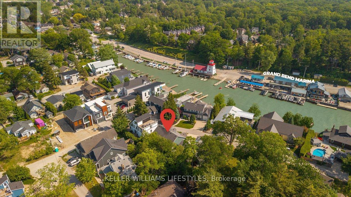 40 Lakeside Circle, Lambton Shores (Grand Bend), Ontario  N0M 1T0 - Photo 3 - X12218887