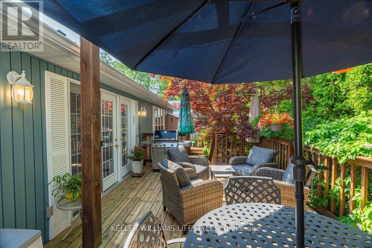 40 Lakeside Circle, Lambton Shores (Grand Bend), Ontario  N0M 1T0 - Photo 37 - X12218887