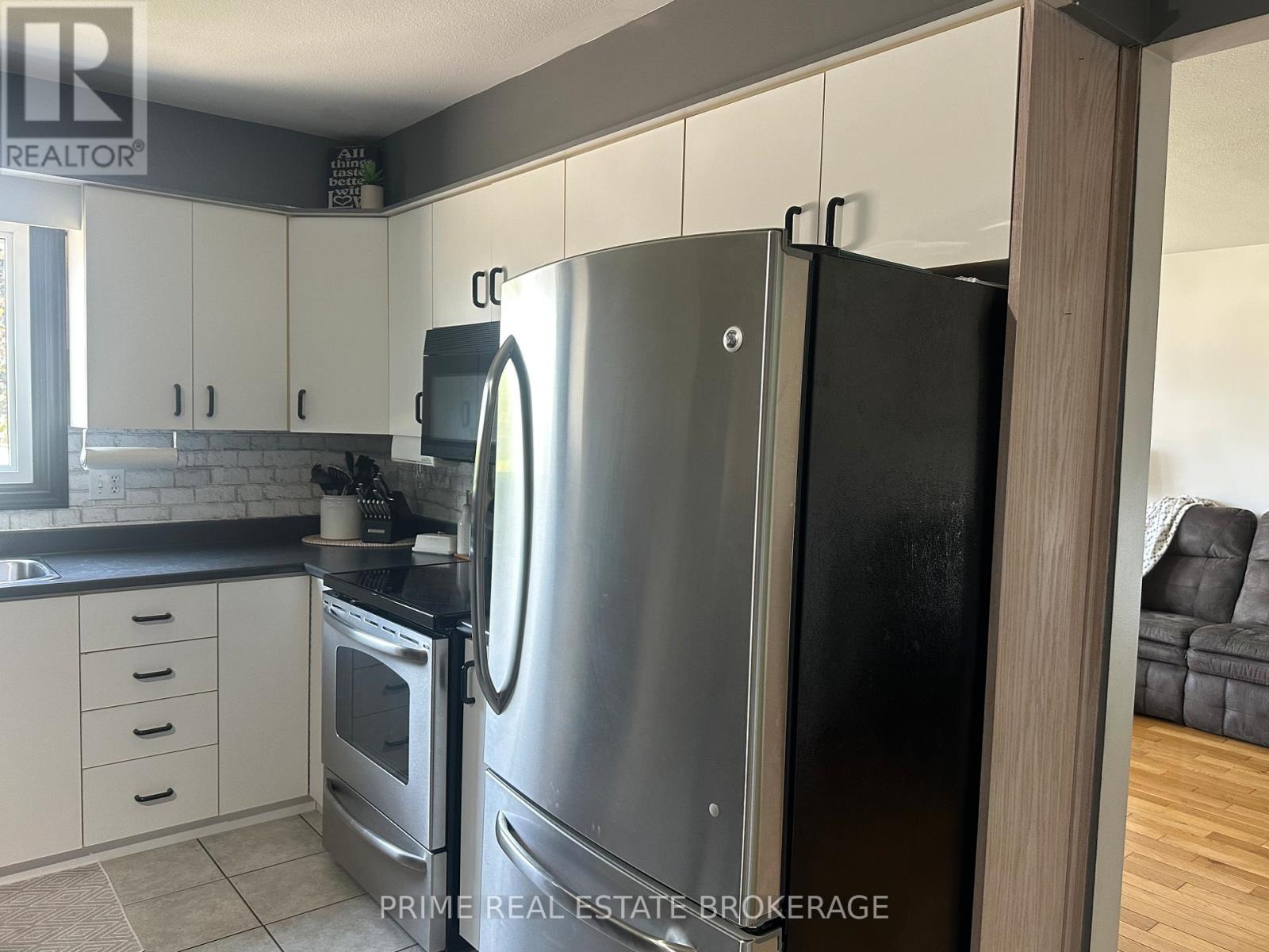35 Athlone Road, Chatham-Kent (Tilbury), Ontario  N0P 2L0 - Photo 10 - X12218961