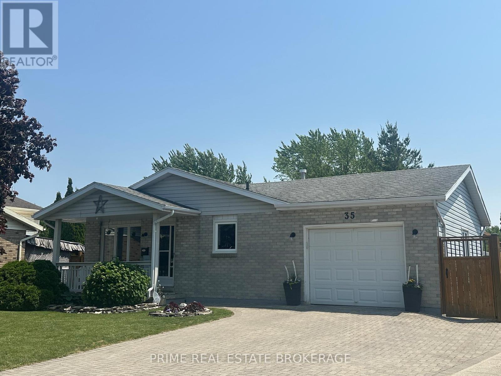 35 Athlone Road, Chatham-Kent (Tilbury), Ontario  N0P 2L0 - Photo 2 - X12218961