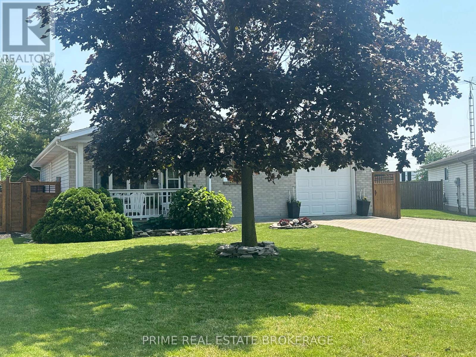 35 Athlone Road, Chatham-Kent (Tilbury), Ontario  N0P 2L0 - Photo 3 - X12218961