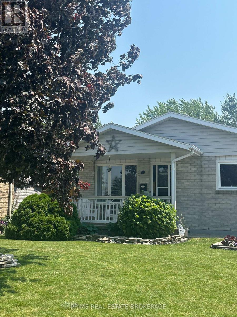 35 Athlone Road, Chatham-Kent (Tilbury), Ontario  N0P 2L0 - Photo 4 - X12218961