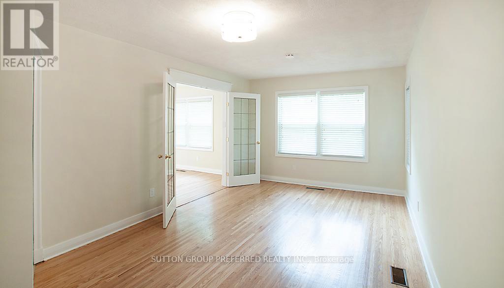 359 Ridout Street S, London South (South G), Ontario  N6C 3Z6 - Photo 10 - X12219055