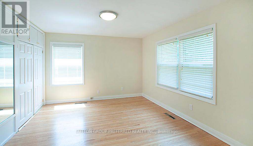 359 Ridout Street S, London South (South G), Ontario  N6C 3Z6 - Photo 8 - X12219055