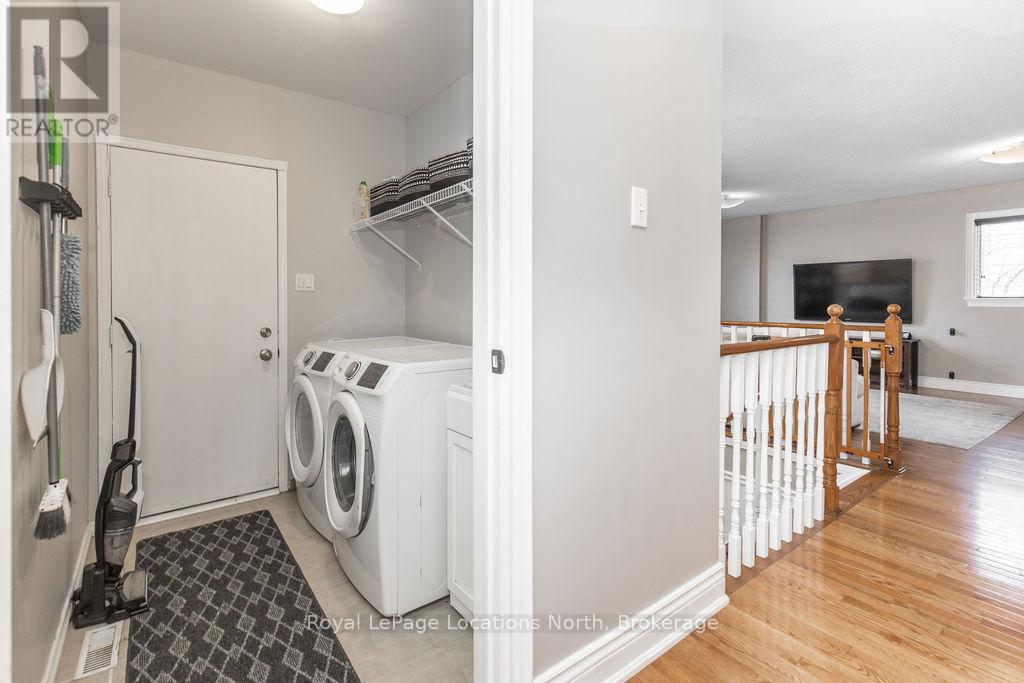 158 Fernbrook Drive, Wasaga Beach, Ontario  L9Z 1G9 - Photo 18 - S12219082