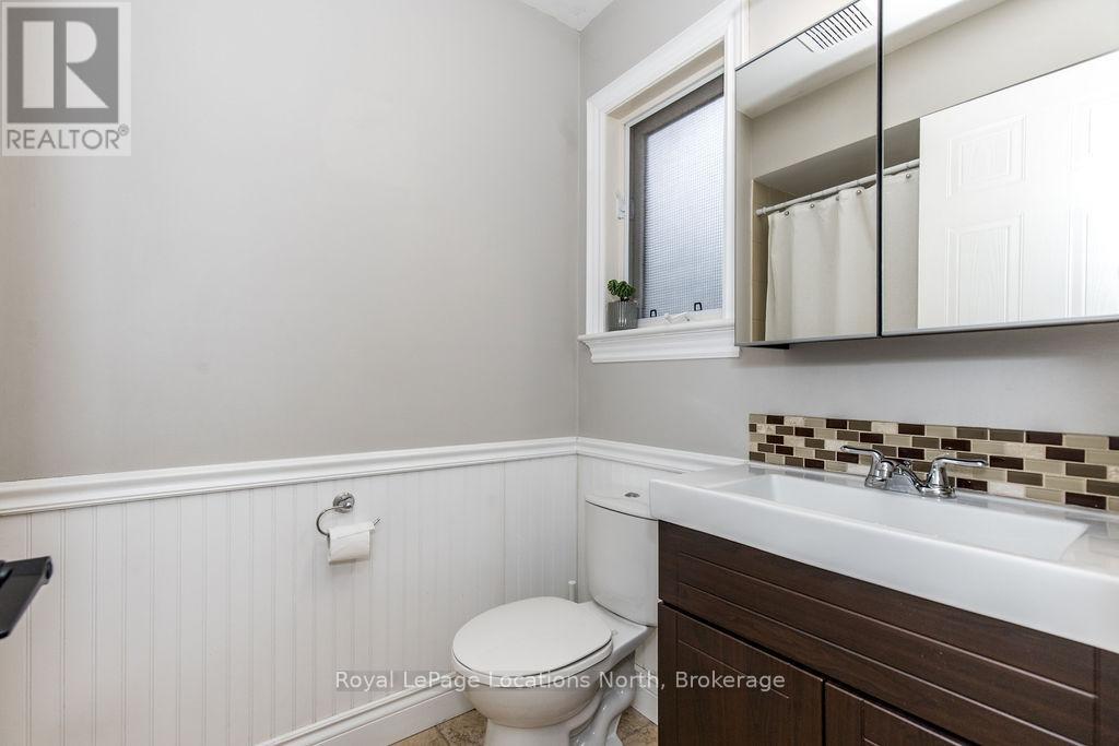 158 Fernbrook Drive, Wasaga Beach, Ontario  L9Z 1G9 - Photo 21 - S12219082