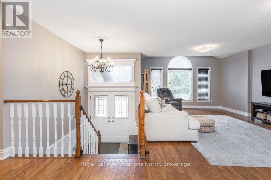 158 Fernbrook Drive, Wasaga Beach, Ontario  L9Z 1G9 - Photo 4 - S12219082
