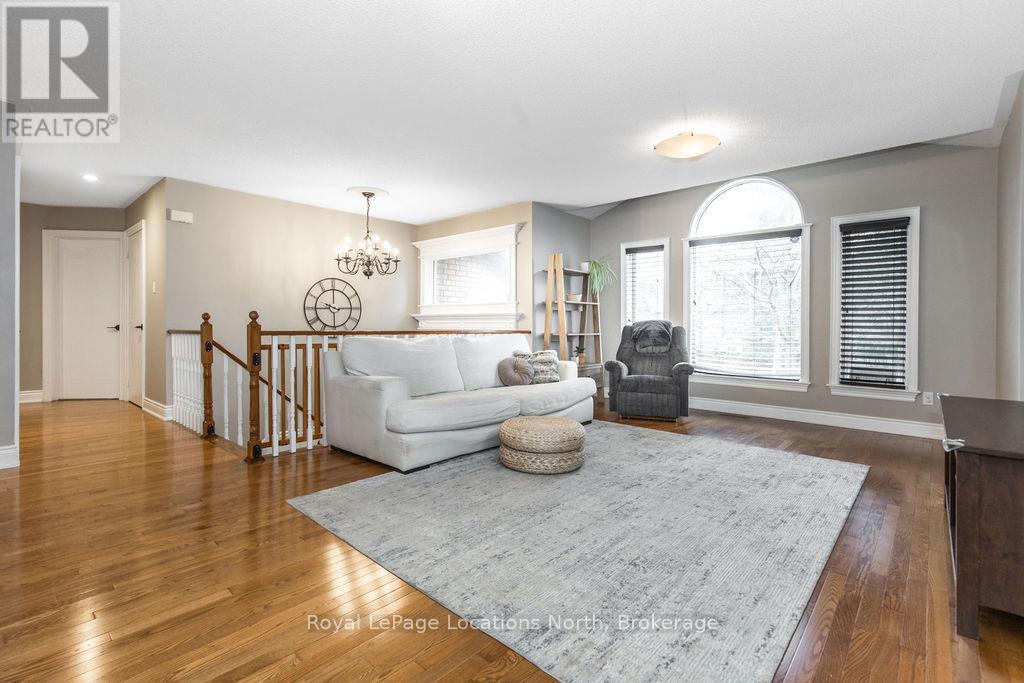 158 Fernbrook Drive, Wasaga Beach, Ontario  L9Z 1G9 - Photo 6 - S12219082