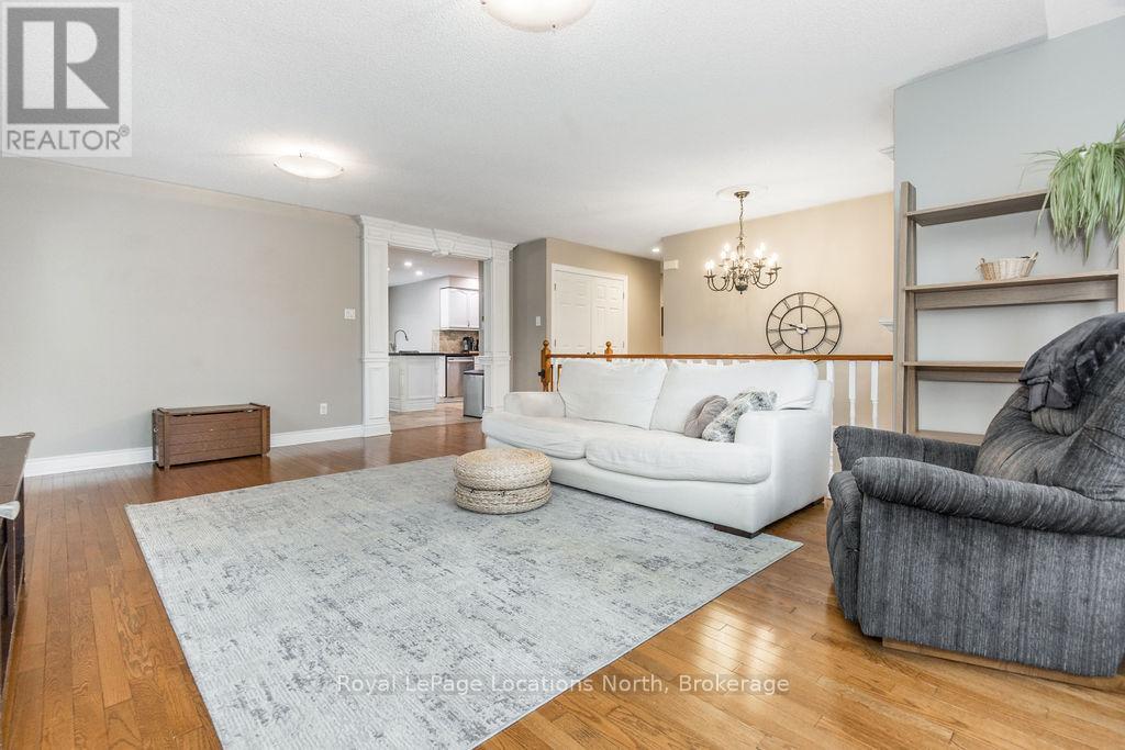 158 Fernbrook Drive, Wasaga Beach, Ontario  L9Z 1G9 - Photo 7 - S12219082