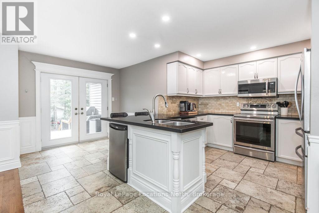158 Fernbrook Drive, Wasaga Beach, Ontario  L9Z 1G9 - Photo 9 - S12219082