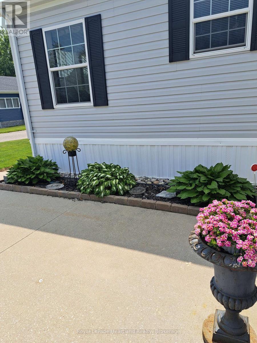469 Richard Crescent, Strathroy Caradoc, Ontario  N7G 3P4 - Photo 15 - X12219015