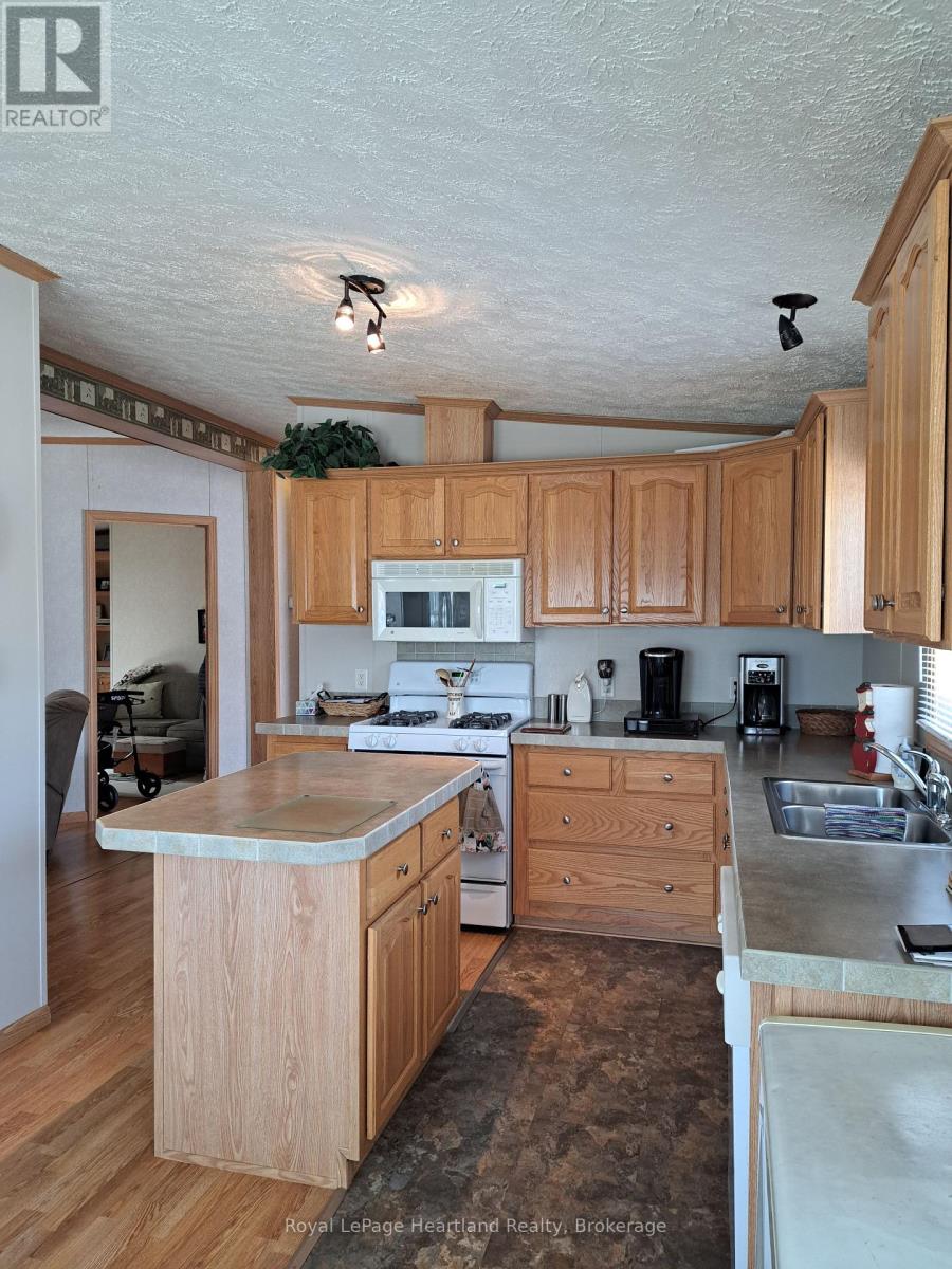 469 Richard Crescent, Strathroy Caradoc, Ontario  N7G 3P4 - Photo 4 - X12219015