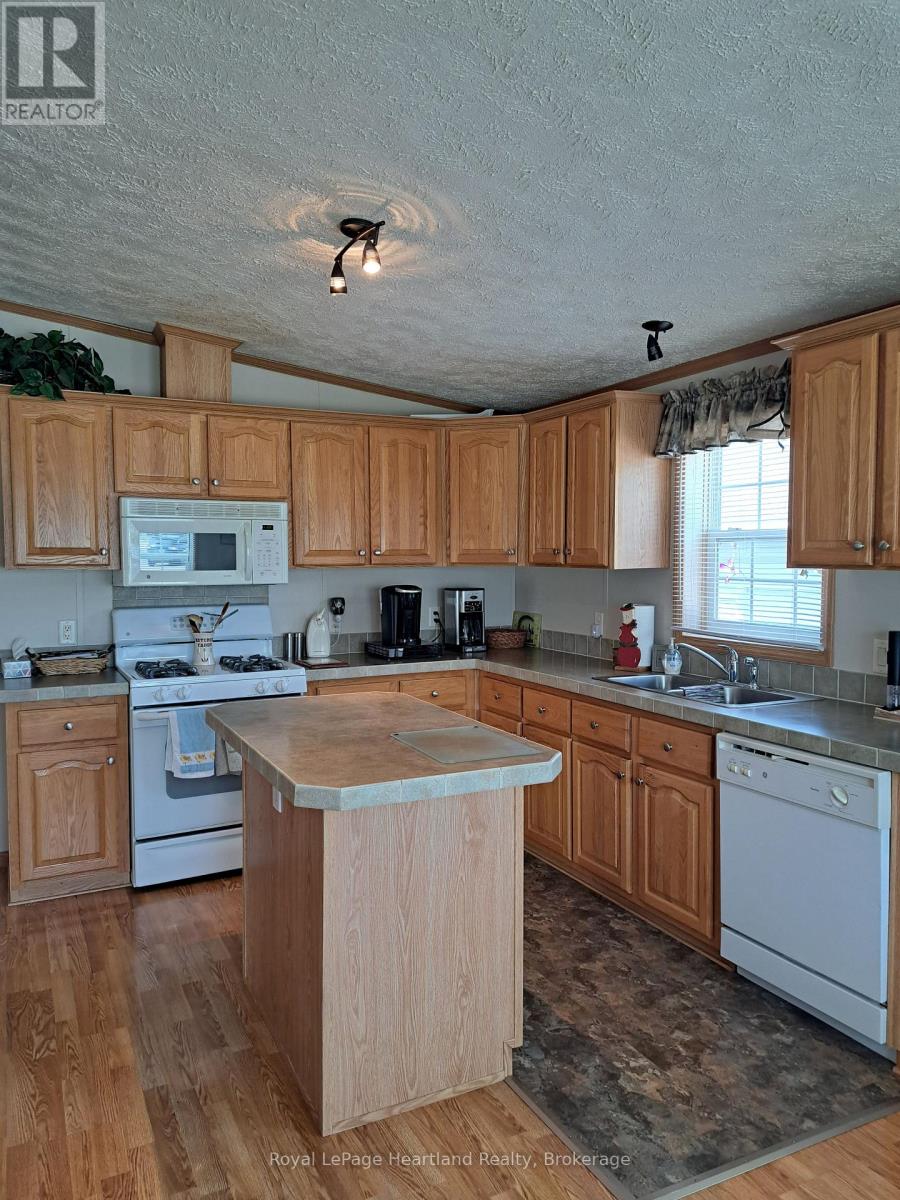 469 Richard Crescent, Strathroy Caradoc, Ontario  N7G 3P4 - Photo 5 - X12219015
