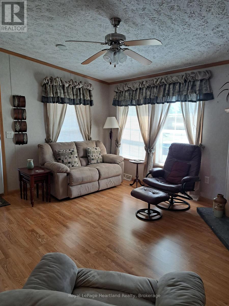 469 Richard Crescent, Strathroy Caradoc, Ontario  N7G 3P4 - Photo 6 - X12219015