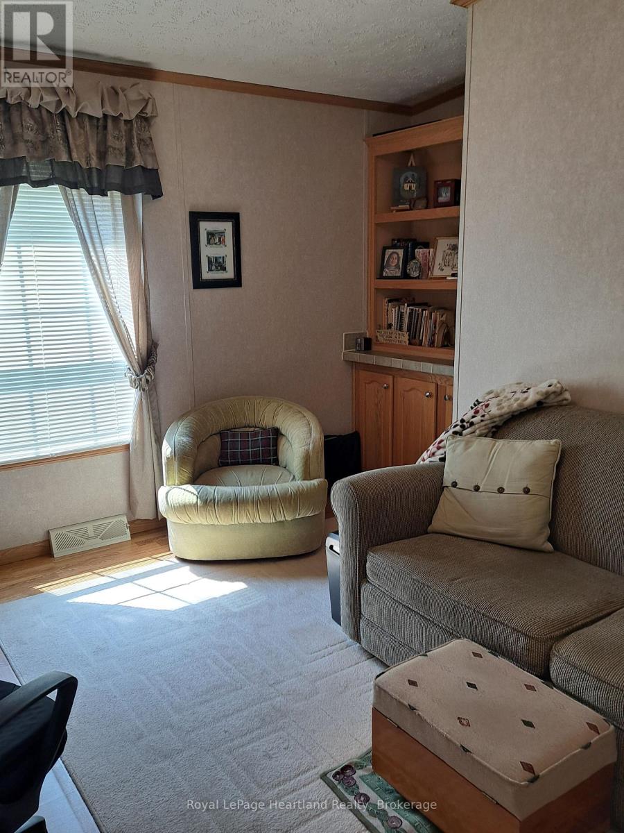 469 Richard Crescent, Strathroy Caradoc, Ontario  N7G 3P4 - Photo 8 - X12219015