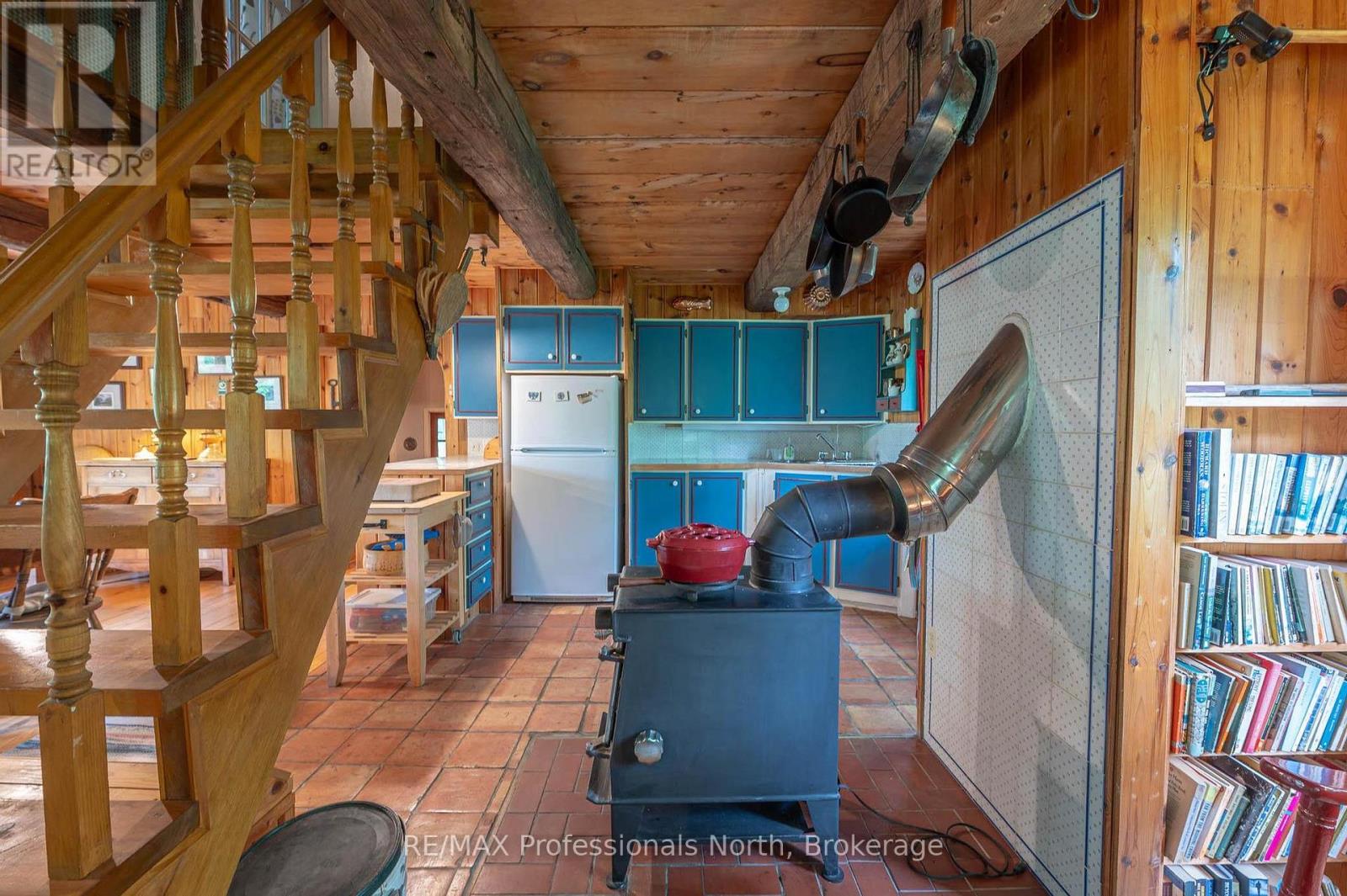 1129 Koshlong Lake Road, Dysart Et Al, Ontario  K0M 1S0 - Photo 11 - X12219081