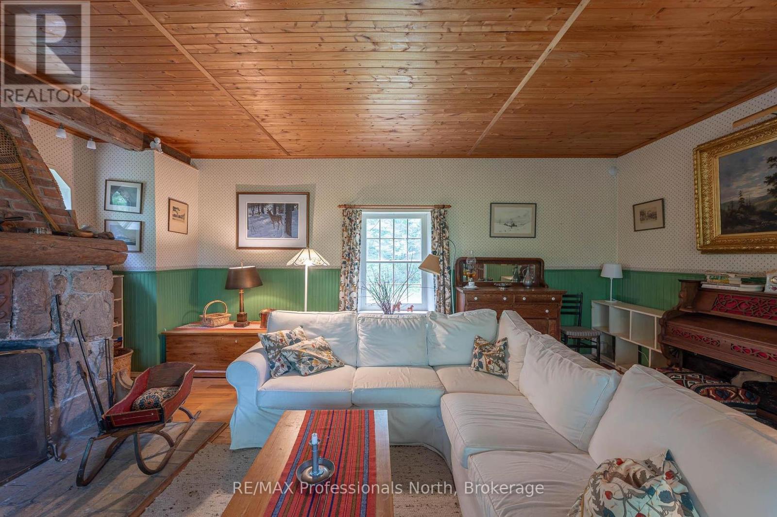 1129 Koshlong Lake Road, Dysart Et Al, Ontario  K0M 1S0 - Photo 18 - X12219081