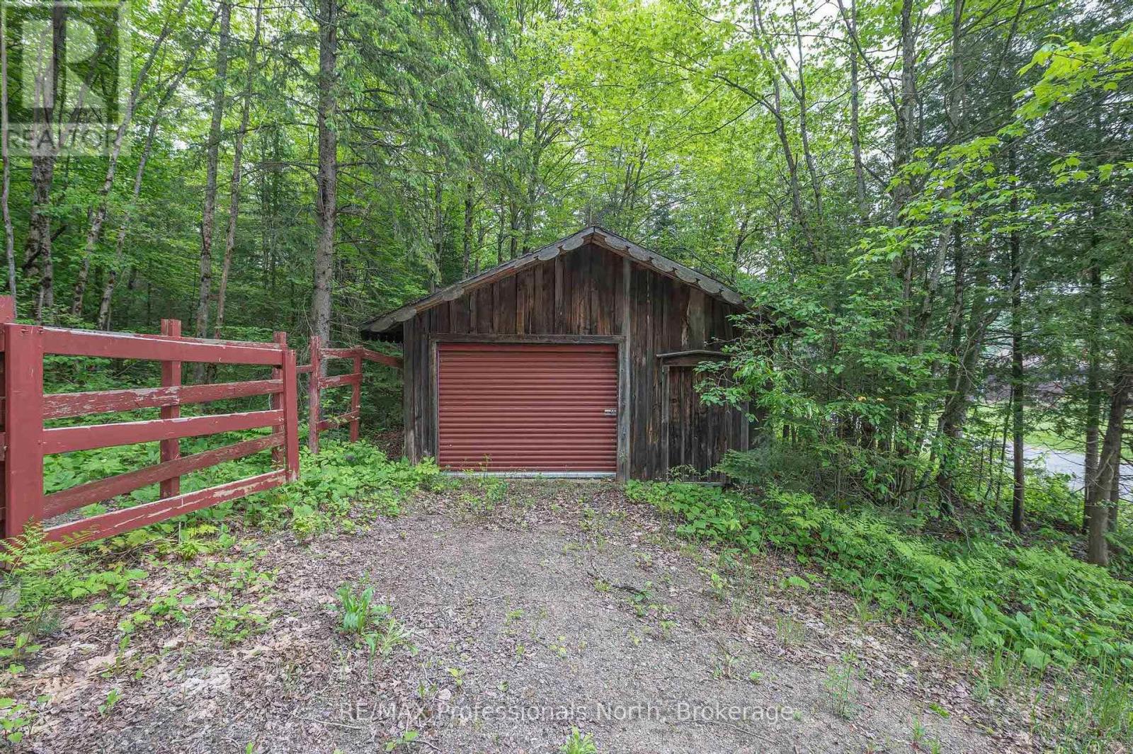 1129 Koshlong Lake Road, Dysart Et Al, Ontario  K0M 1S0 - Photo 36 - X12219081