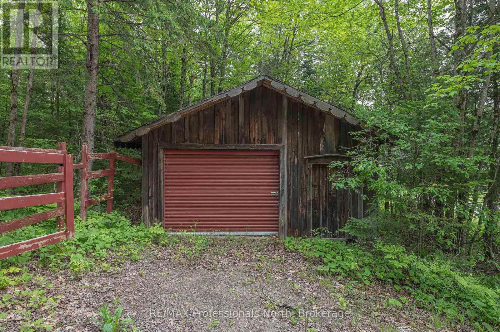 1129 Koshlong Lake Road, Dysart Et Al, Ontario  K0M 1S0 - Photo 37 - X12219081