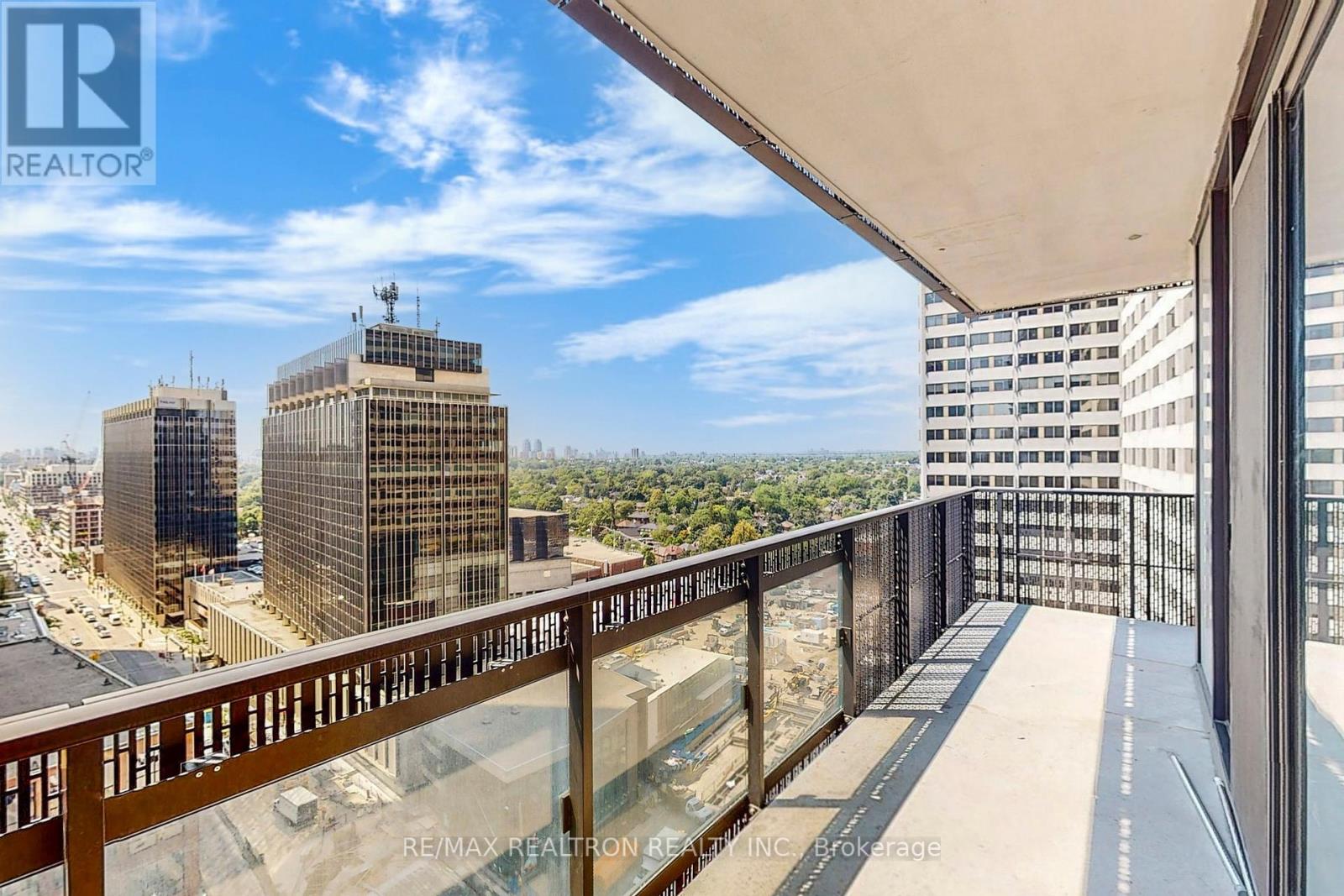 <div class="slider-price">$799,000</div><p>1102 - 8 Eglinton Avenue E, Toronto, Ontario</p>