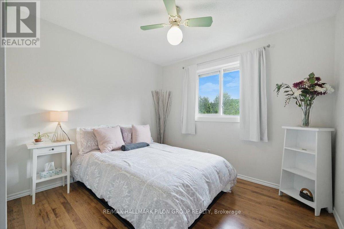 1125 Barnett Drive, Ottawa, Ontario  K4C 1C7 - Photo 12 - X12219064