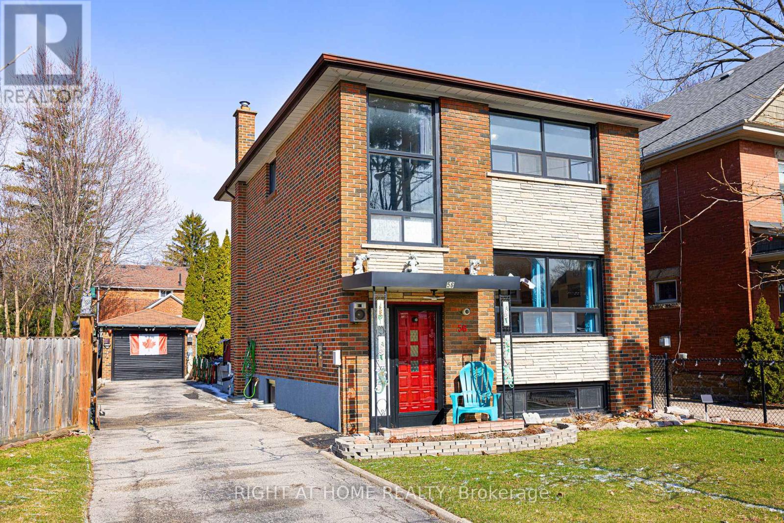 <div class="slider-price">$979,000</div><p>56 John Street, Toronto, Ontario</p>