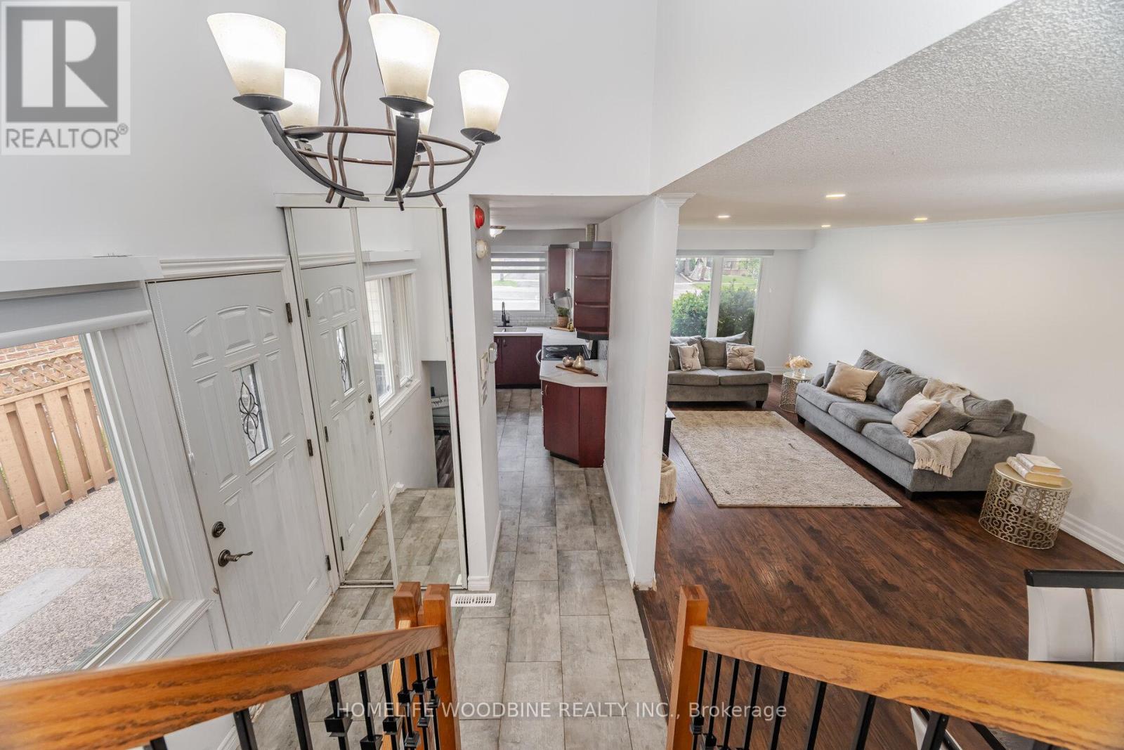 2498 Mainroyal Street, Mississauga, Ontario  L5L 1C9 - Photo 5 - W12201832