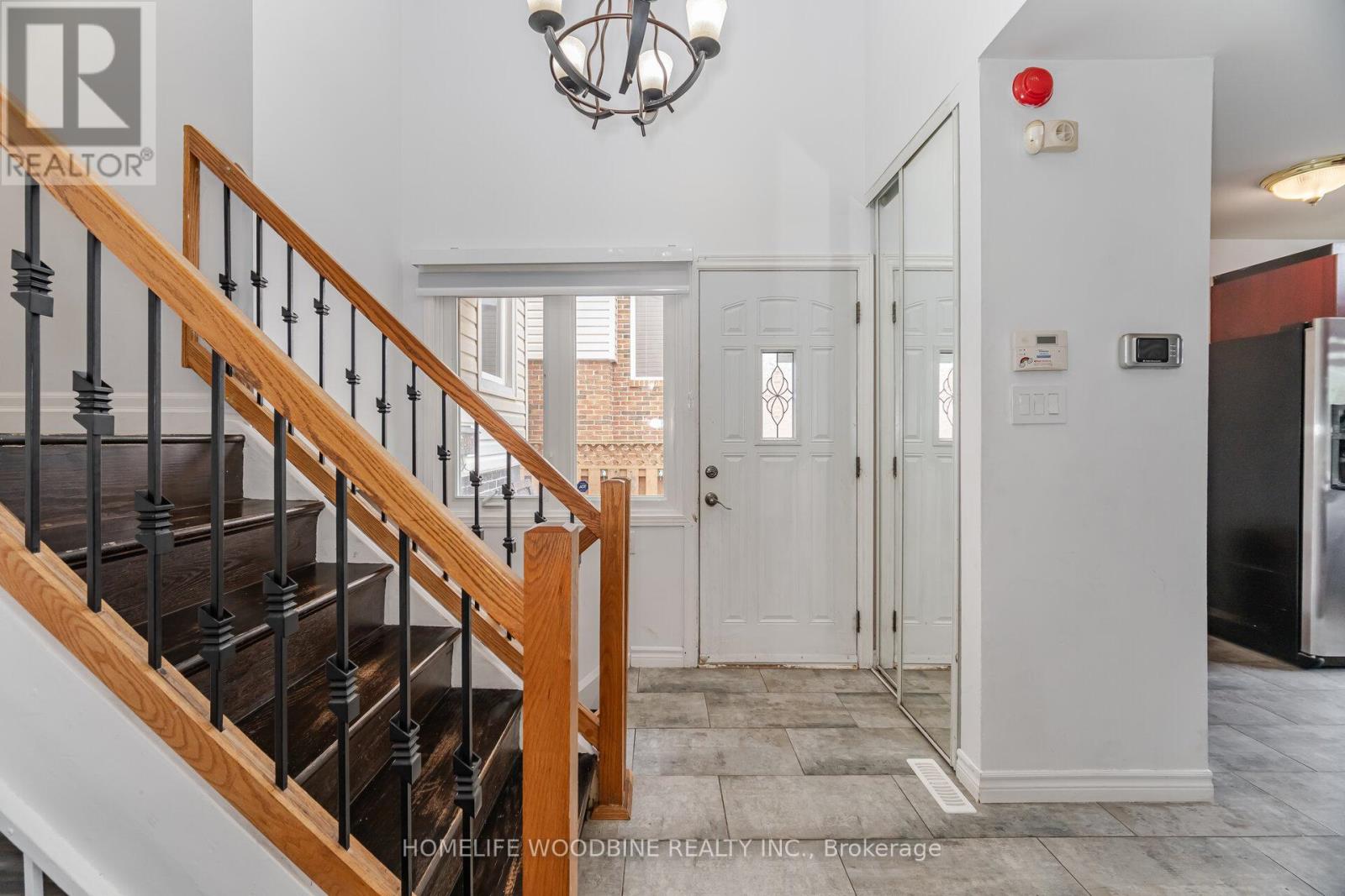2498 Mainroyal Street, Mississauga, Ontario  L5L 1C9 - Photo 4 - W12201832