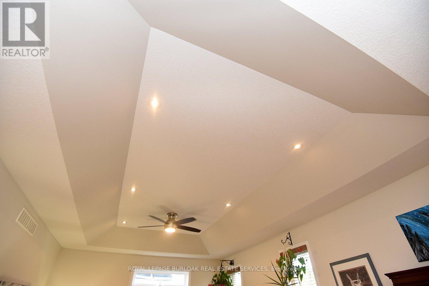 11 Ecker Lane, Hamilton, Ontario  L0R 1C0 - Photo 11 - X12168450