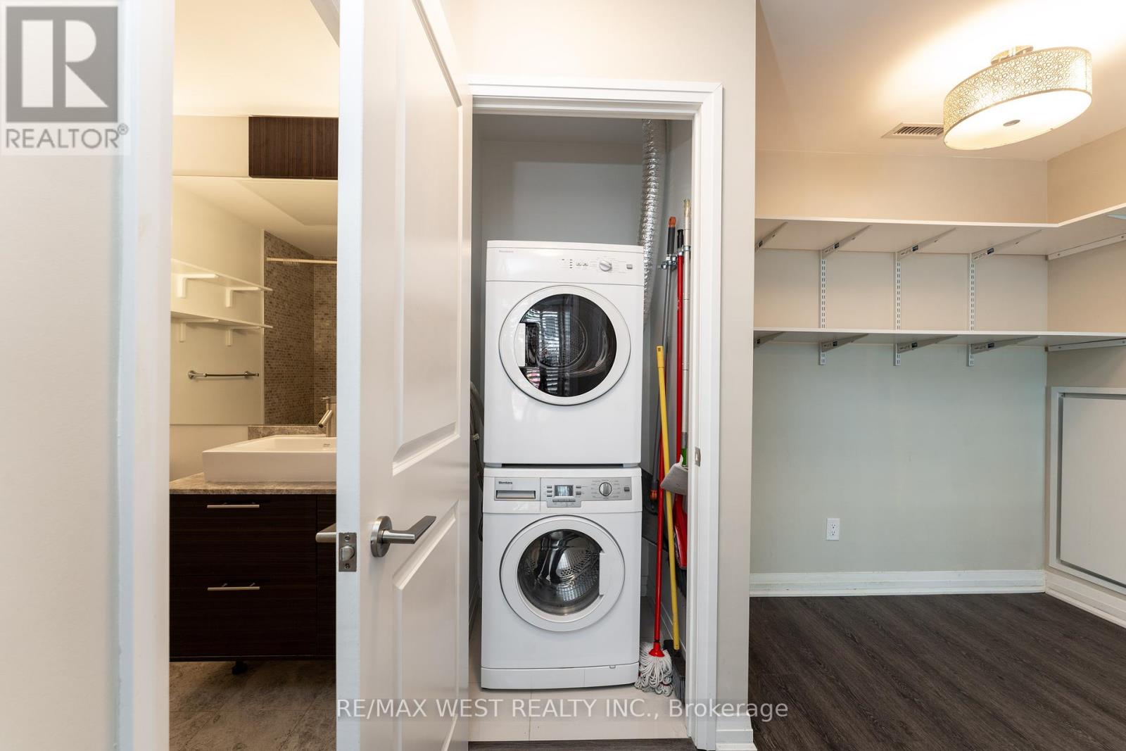 327 - 8 Mercer Street, Toronto (Waterfront Communities), Ontario  M5V 0C4 - Photo 11 - C12218702