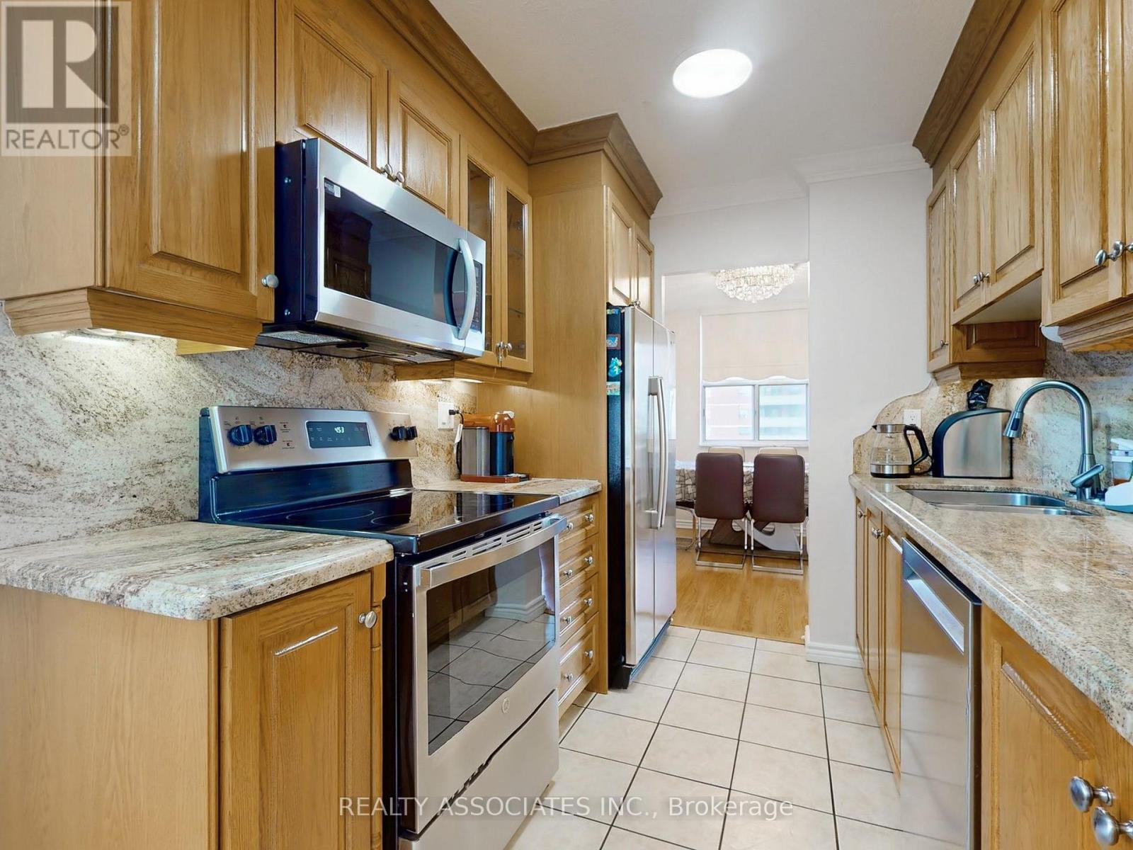 1704 - 205 Hilda Avenue, Toronto (Newtonbrook West), Ontario  M2M 4B1 - Photo 21 - C12218760