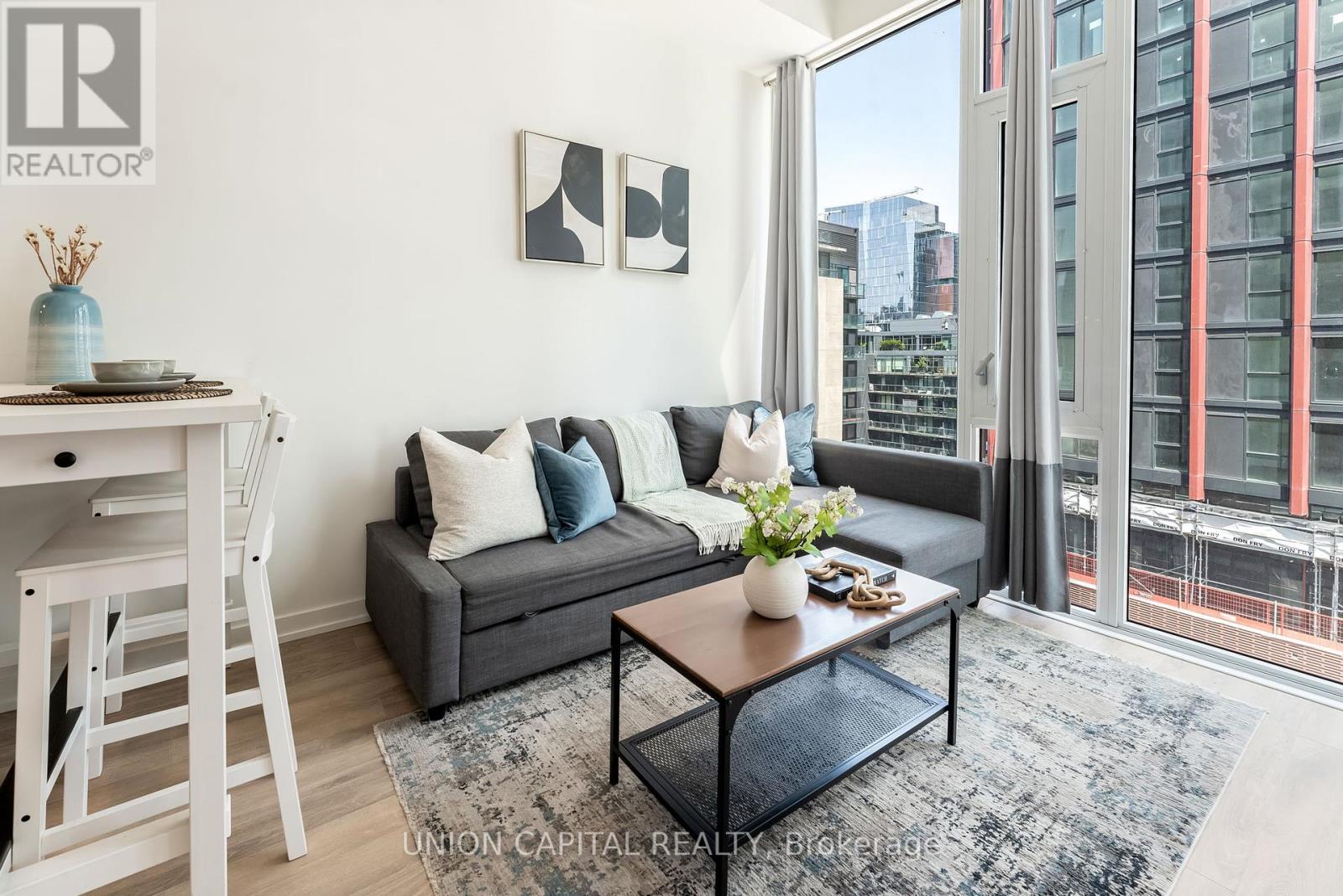 1313 - 158 Front Street E, Toronto (Moss Park), Ontario  M5A 0K9 - Photo 2 - C12218781