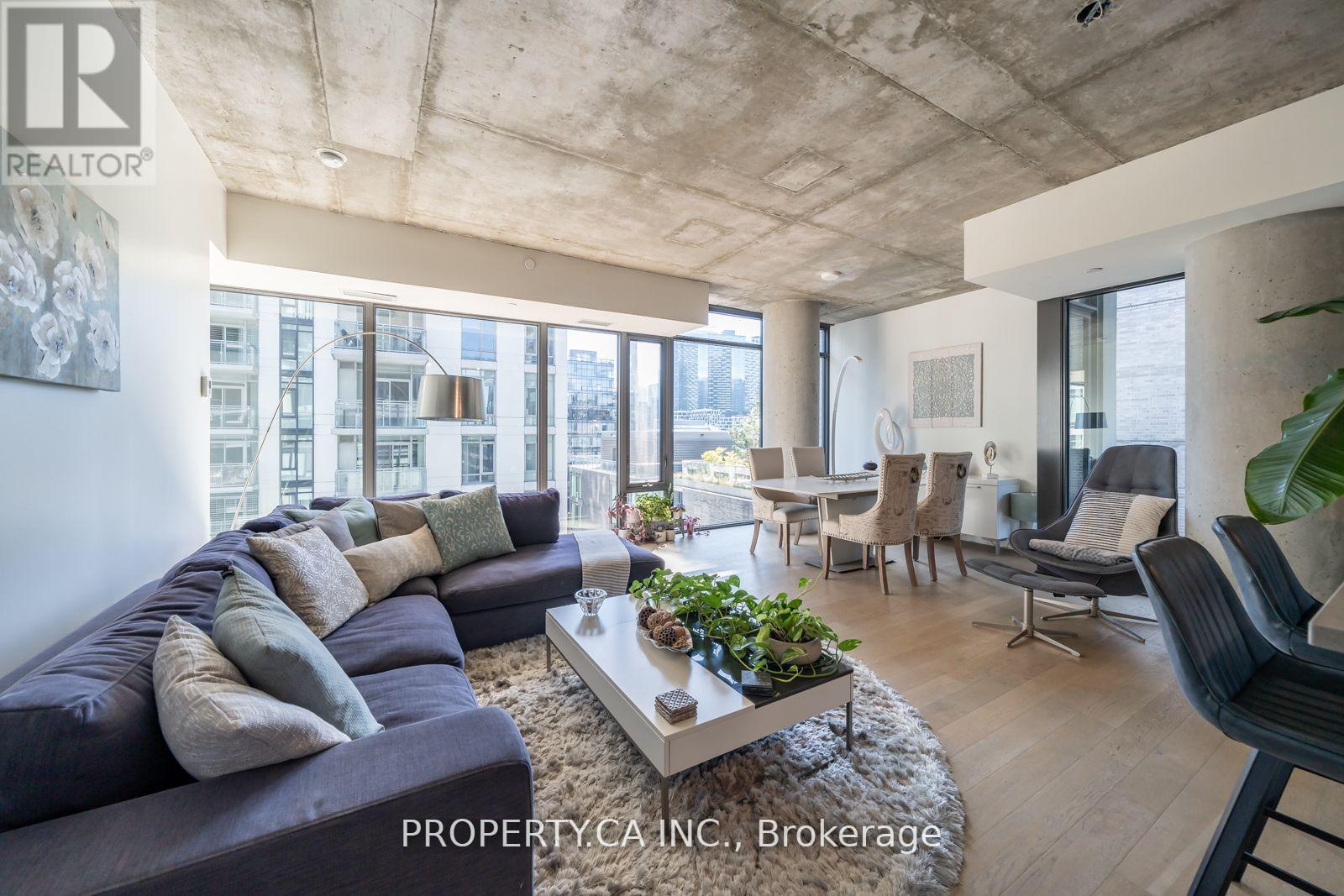 1012 - 111 Bathurst Street, Toronto (Waterfront Communities), Ontario  M5V 0M9 - Photo 11 - C12218782