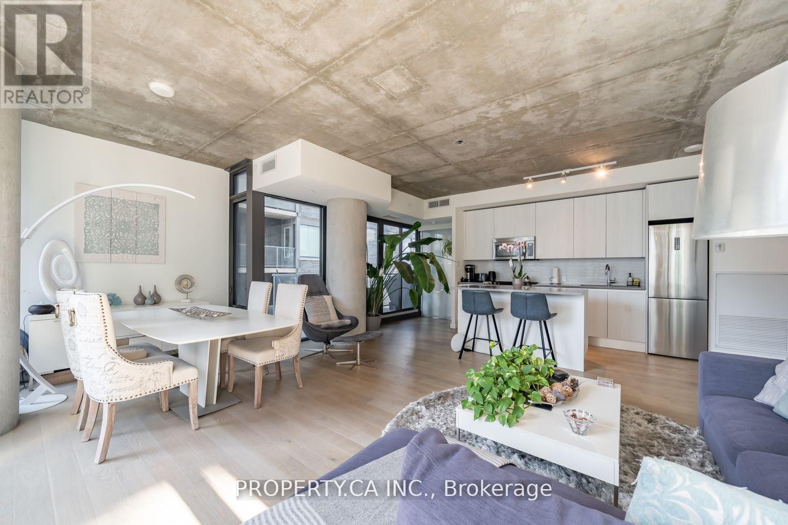 1012 - 111 Bathurst Street, Toronto (Waterfront Communities), Ontario  M5V 0M9 - Photo 12 - C12218782