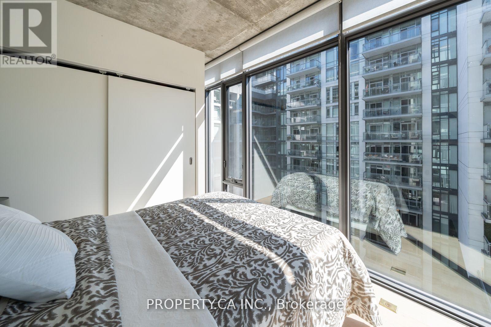 1012 - 111 Bathurst Street, Toronto (Waterfront Communities), Ontario  M5V 0M9 - Photo 15 - C12218782