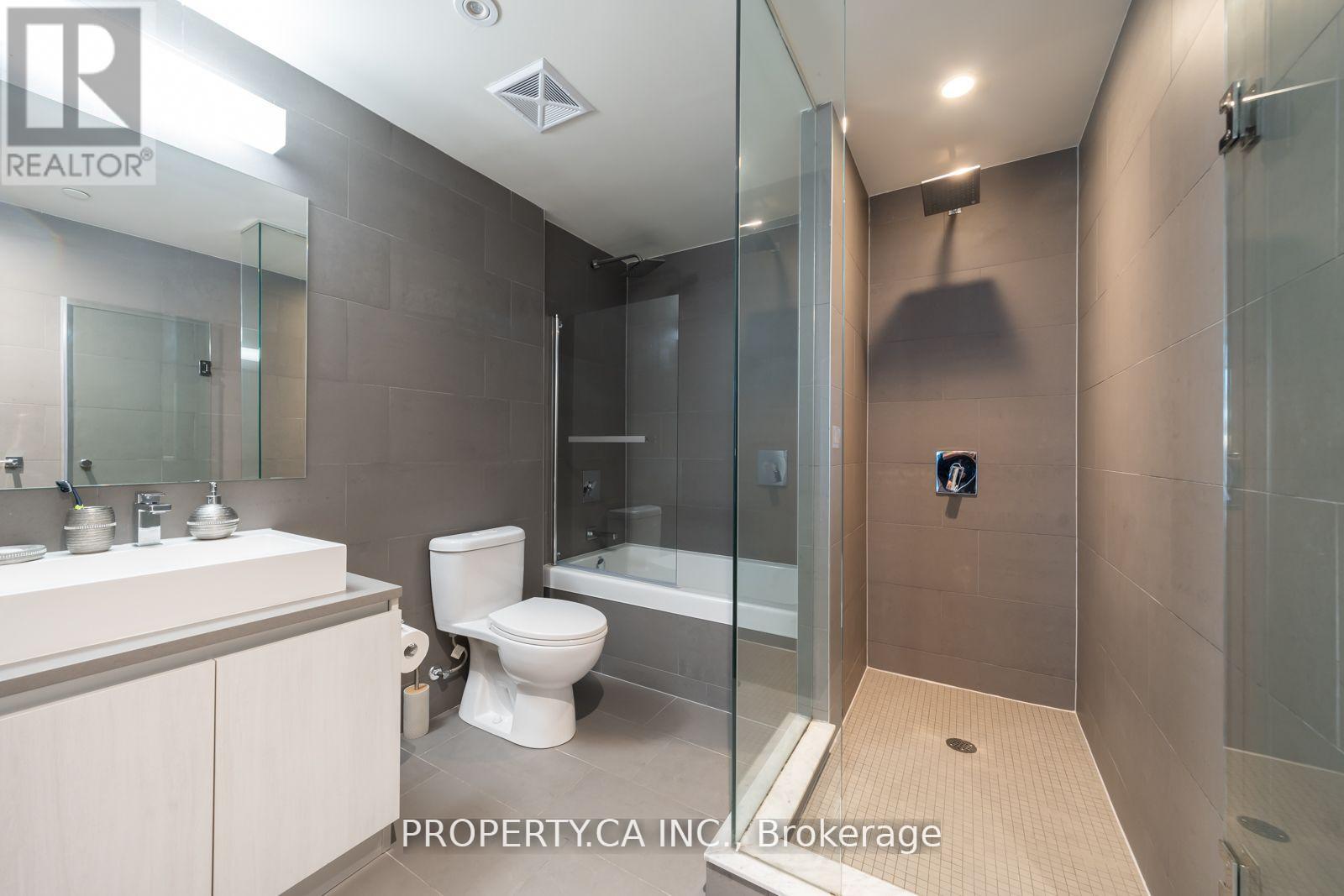 1012 - 111 Bathurst Street, Toronto (Waterfront Communities), Ontario  M5V 0M9 - Photo 26 - C12218782